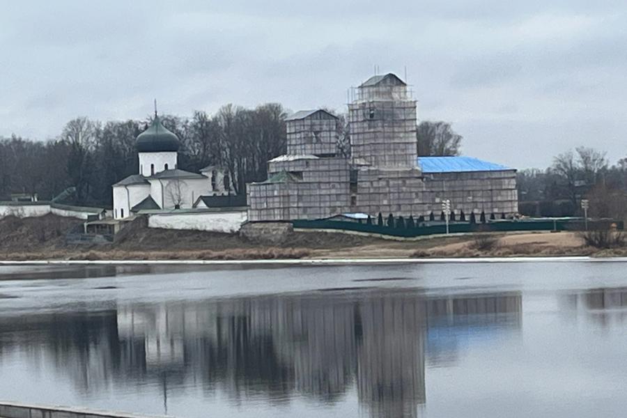 В Стефановской церкви Мирожского монастыря продолжаются ремонтно-реставрационные работы